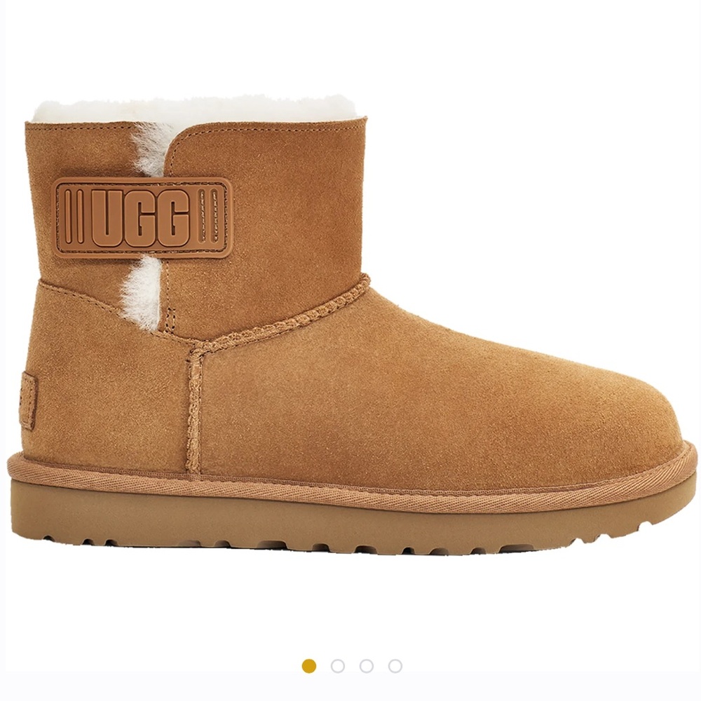 🐪NEW IN BOX🐪 UGG w mini Bailey logo strap CHE 5,6,7,8,9 color is Chestnut